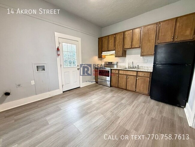 Building Photo - 14 Akron St