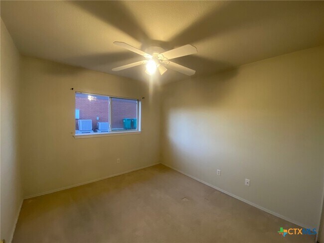 Building Photo - 2128 Modoc Dr