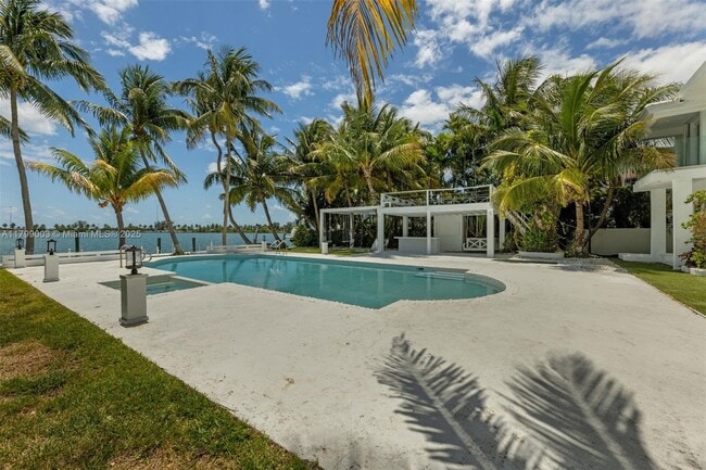 Building Photo - 610 Sabal Palm Rd