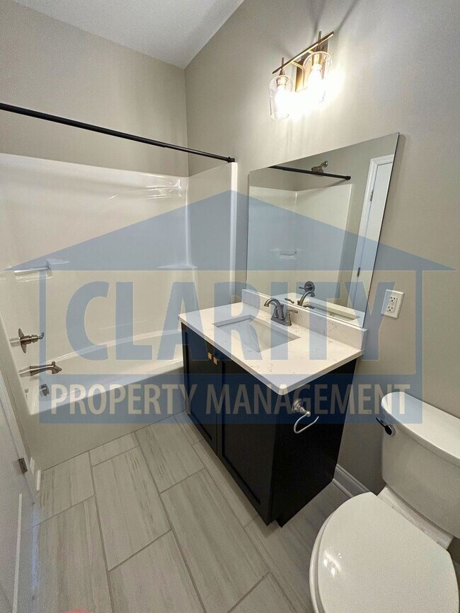 Building Photo - Modern two bedroom townhome!