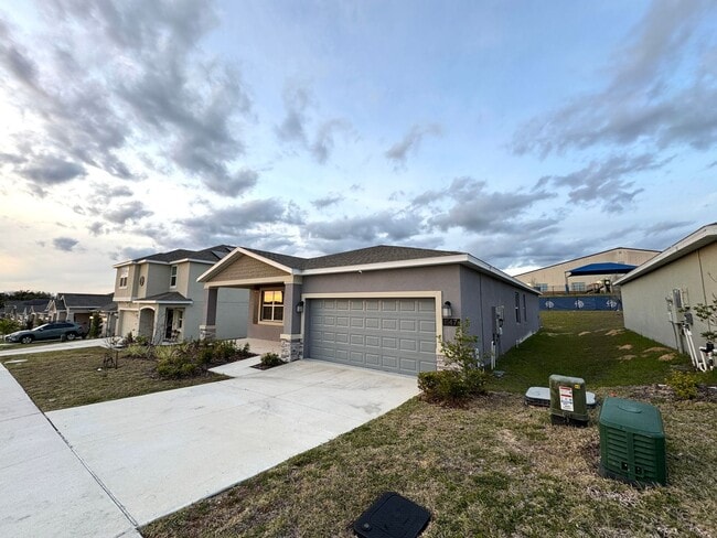 Building Photo - Rare find In-Law suite Home! Single family...