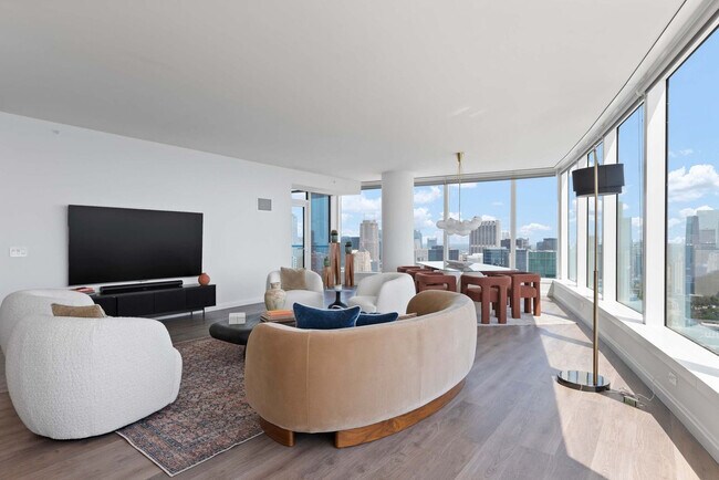 Building Photo - 1000 S Michigan Ave