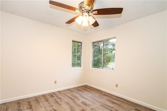 Building Photo - 900 Sweetwater River Dr