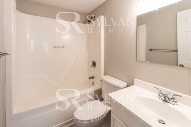 Building Photo - Charming 3BR 1.5BA Home