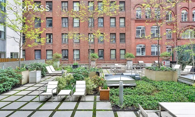 Building Photo - 99 John St