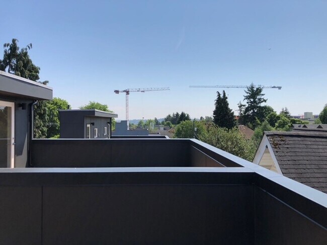 Building Photo - Gorgeous Townhome in Sunny Judkins Park-2515A E. Yesler - $3000