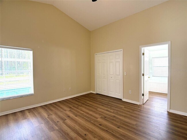 Building Photo - 526 Pine Cone Dr