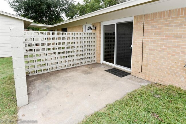 Building Photo - 8005 Pinedale Cove