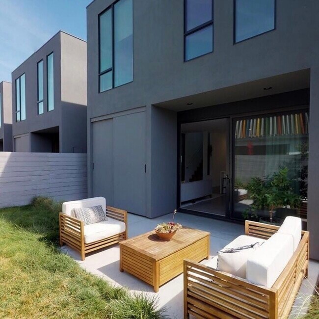 Private Patio and Garden - 3425 2nd Ave