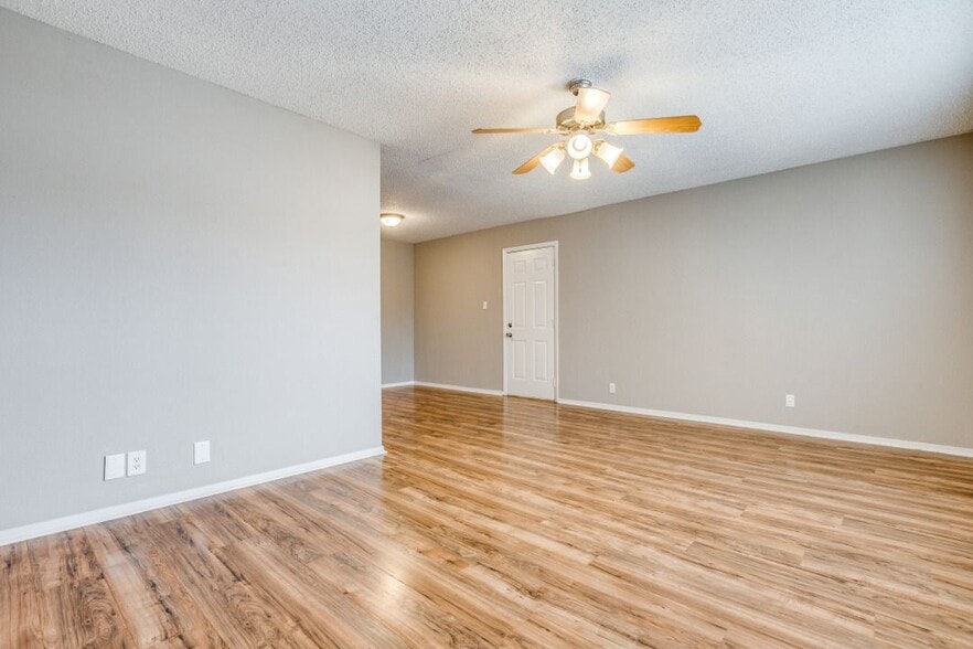 Building Photo - 312 Mockingbird Ln