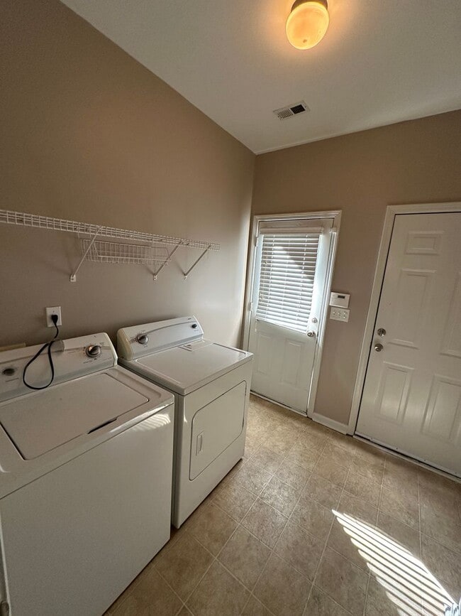 Building Photo - Move In Ready! Newly Refinished Floors! Upgraded Fixtures!