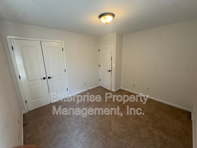 Building Photo - 886 Winter Leaf Dr