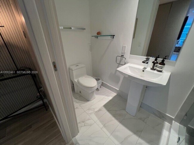 Building Photo - 801 S Miami Ave