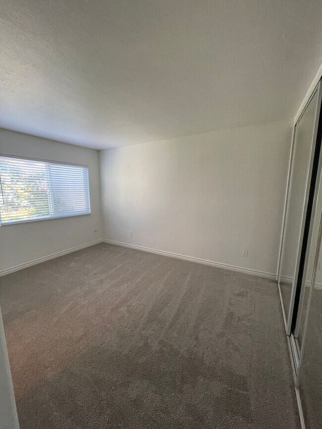 Building Photo - 3BD 2BA Condo located in Poway