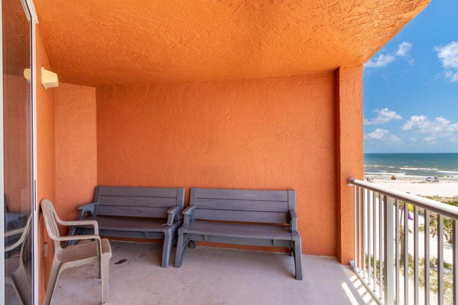 Building Photo - 633 W Beach Blvd