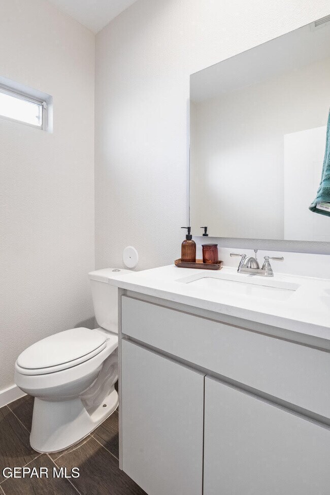 Building Photo - 245 Emerald Tower Dr