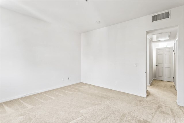 Building Photo - 359 E Memory Ln
