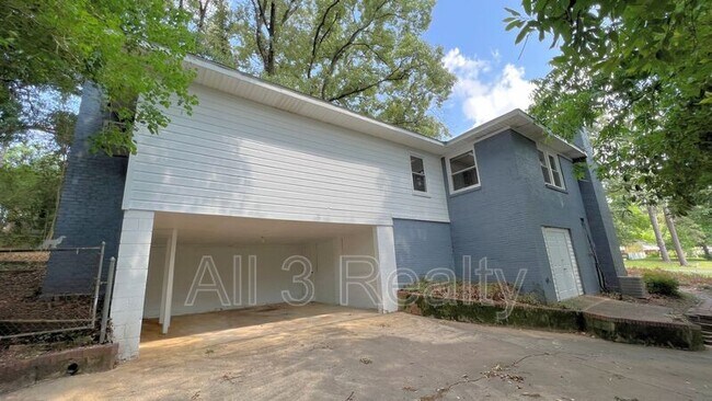 Building Photo - 3505 Pelzer Ave