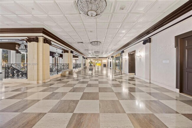 Building Photo - 2030 S Ocean Dr
