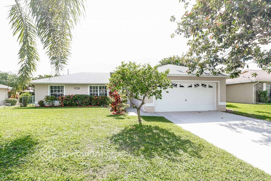 Primary Photo - 2720 SW 12th Ave