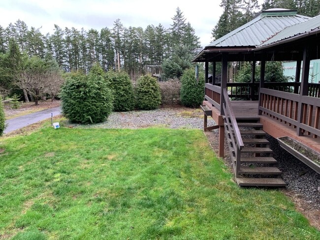 Building Photo - **Daisey King **