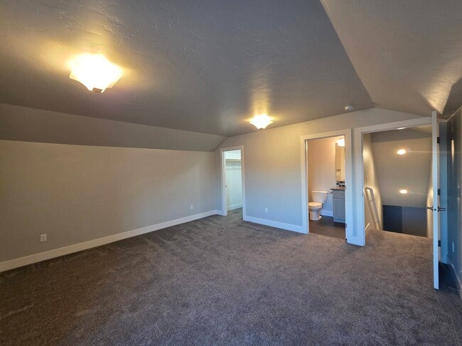 Building Photo - 584 Thebes St