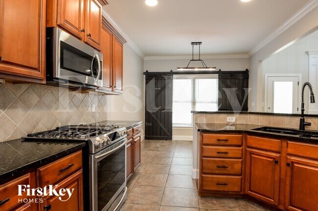 Building Photo - 7131 Greystone Village Ct