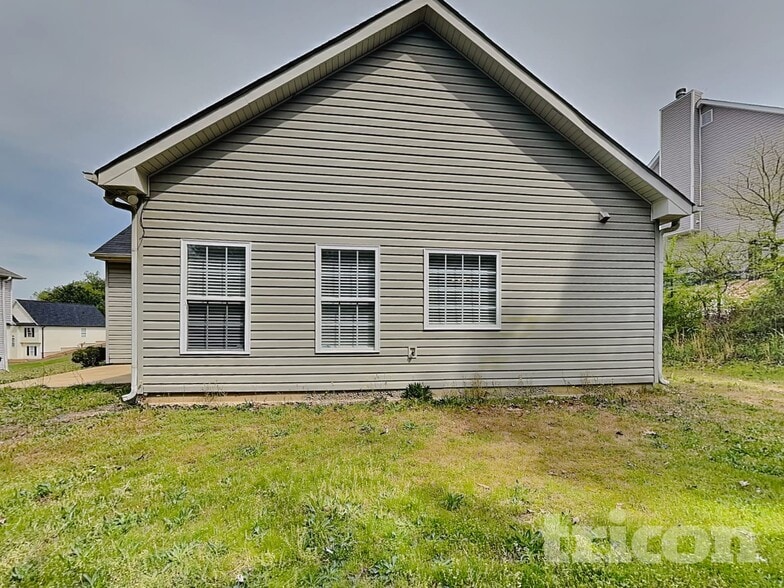 Building Photo - 32 Mountain View Dr