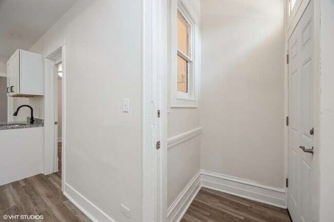 Building Photo - 2442 S Kedzie Ave