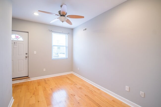 Building Photo - Contemporary Three Bedroom Home in Point Breeze