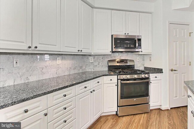 Building Photo - 5120 Donovan Dr