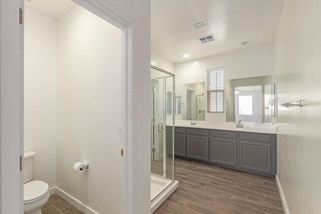 Building Photo - 5552 S Dillon