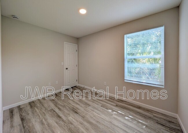 Building Photo - 1043 Oakley St