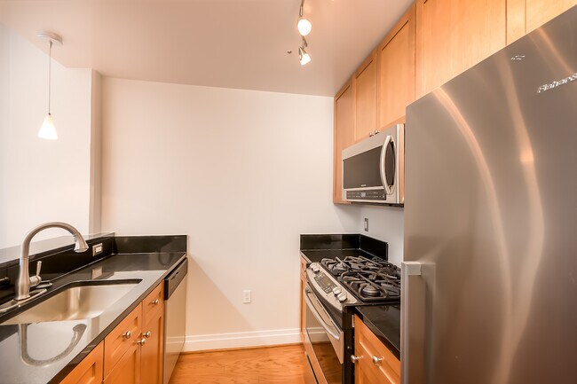 Building Photo - 2120 Vermont Ave NW