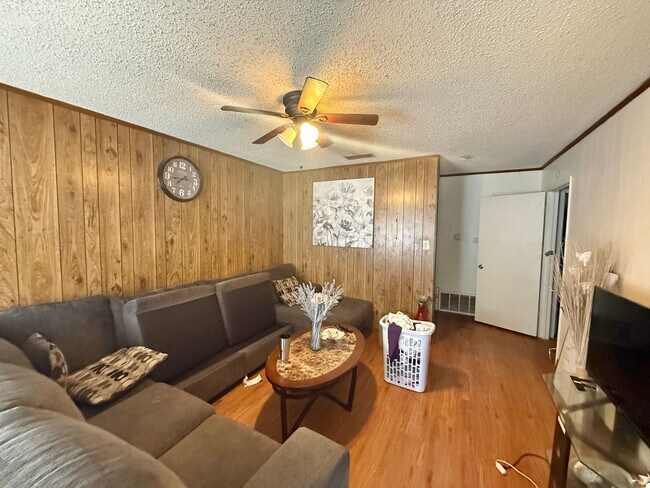 Building Photo - 12402 Gentry St