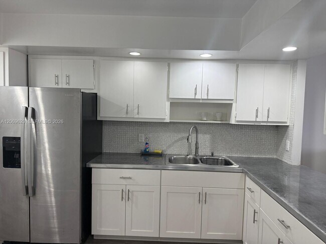 Building Photo - 1351 NE Miami Gardens Dr