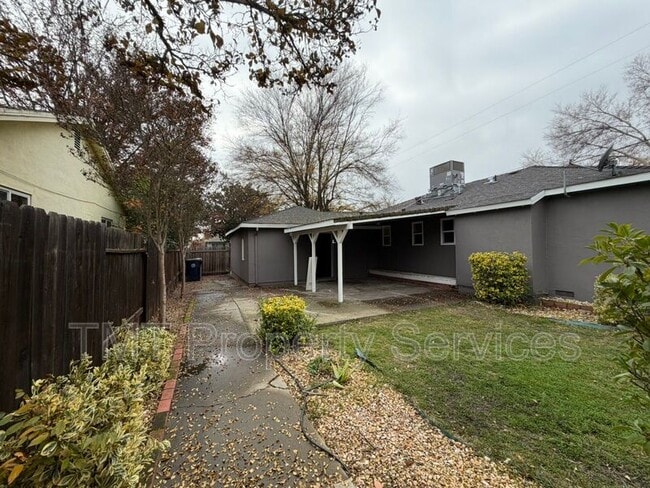 Building Photo - 2011 Mangrum Ave