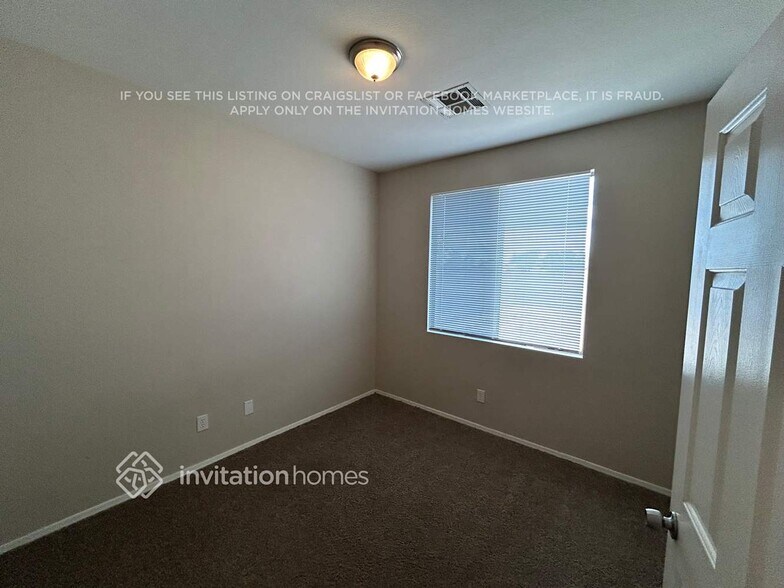 Building Photo - 6537 S 15th Dr