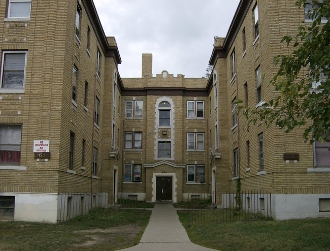 Building Photo - The Commodore Apartments