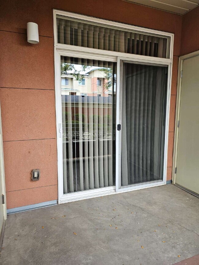 Building Photo - Convenient and Spacious 2BR/2BA in Park Hill of Denver