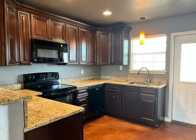 Building Photo - 2-Bedroom Barndominium