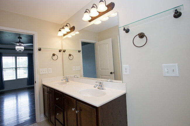 Building Photo - *Lease Special!* Fiber optic internet incl...