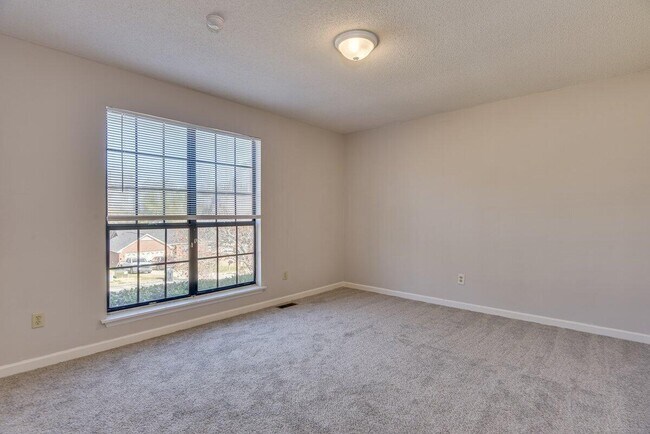 Building Photo - 670 Wellington Dr