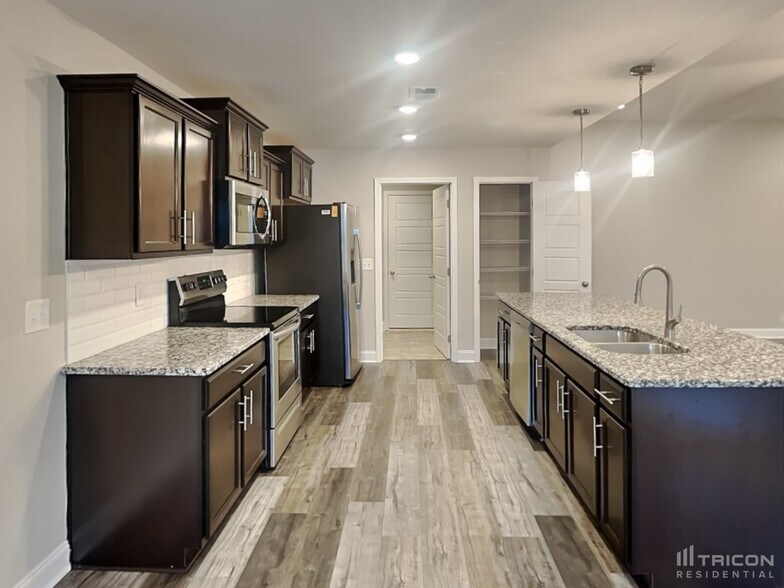 Building Photo - 4034 Ft Sumter Dr