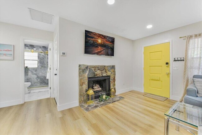 Building Photo - 1003 Engman St