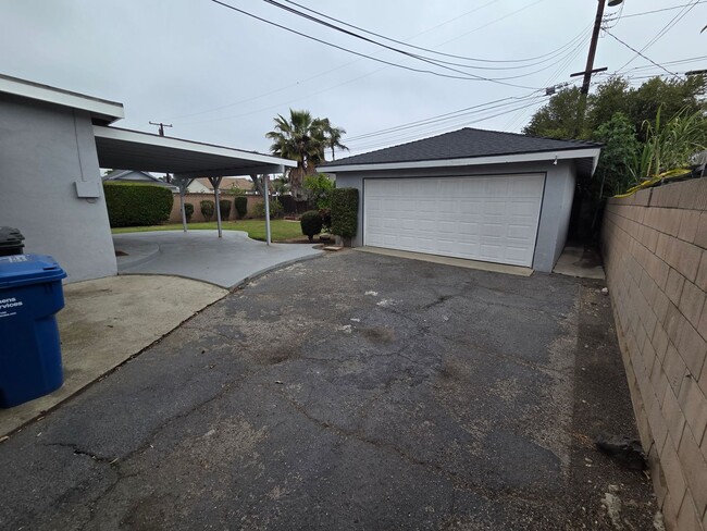 Building Photo - Charter Oak Home with 3 bedrooms, 2.5 baths