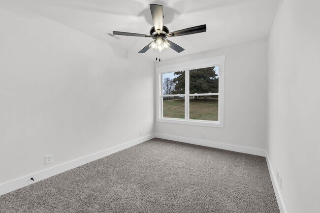 Building Photo - 3 Bedroom 2 1/2 Bath Condo For Rent Near Downtown!