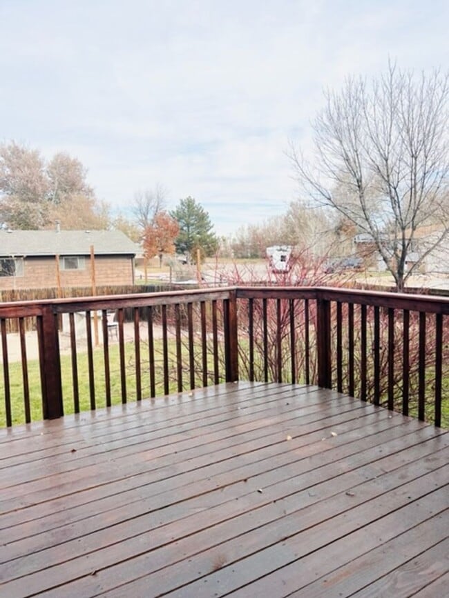 Building Photo - 5 Bedroom on a large corner lot in the hea...