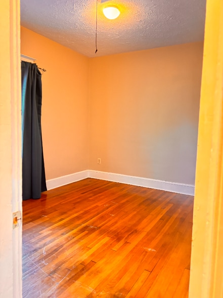 Building Photo - 748 Thayer Ave