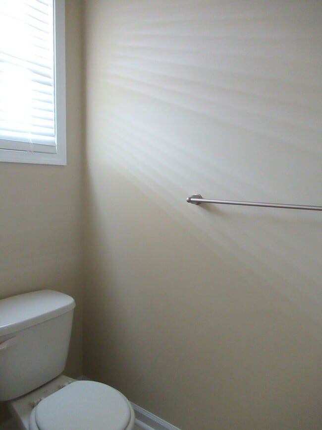 Building Photo - Three Bedroom Townhome in Richlands Close to Everything!!